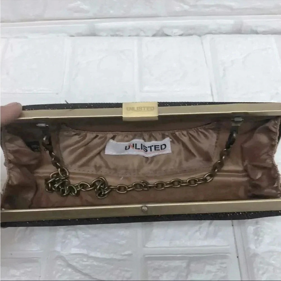 UNLISTED BLACK AND GOLD GLITTER OVAL CLUTCH WITH DETACHABLE CHAIN 8.5” x 3.5” - Picture 2 of 8